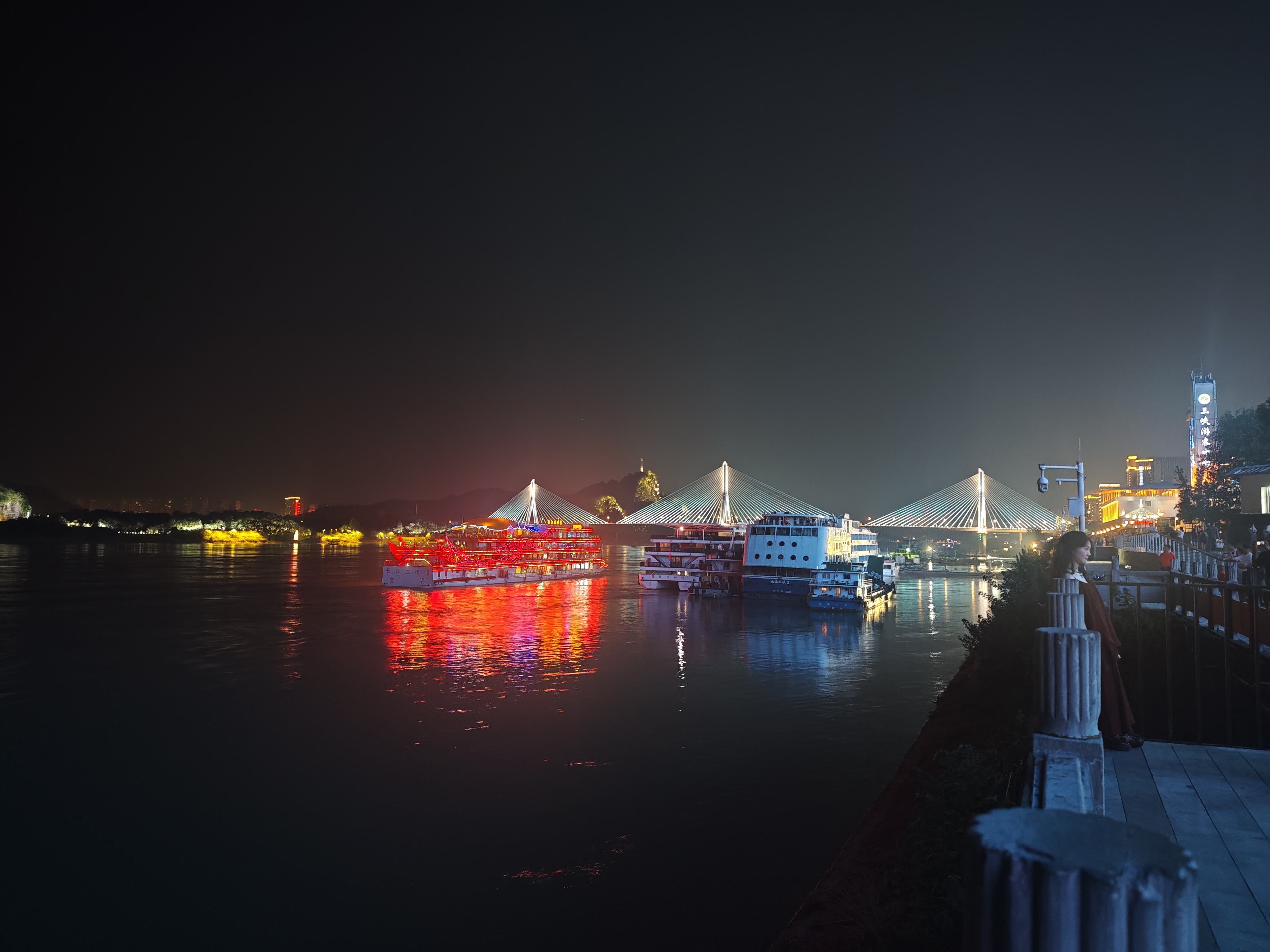 宜昌长江边夜景